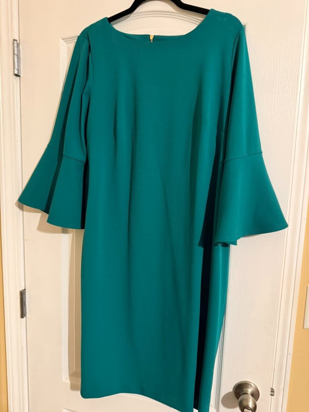 Calvin Klein Green crepe material dress - Picture 1 of 3